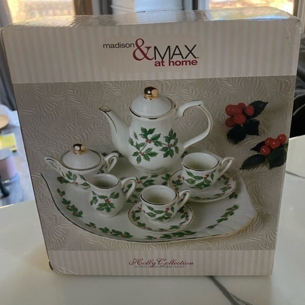 10 piece Mini Miniature Porcelain Tea Set‎ Holly Collection Excellent